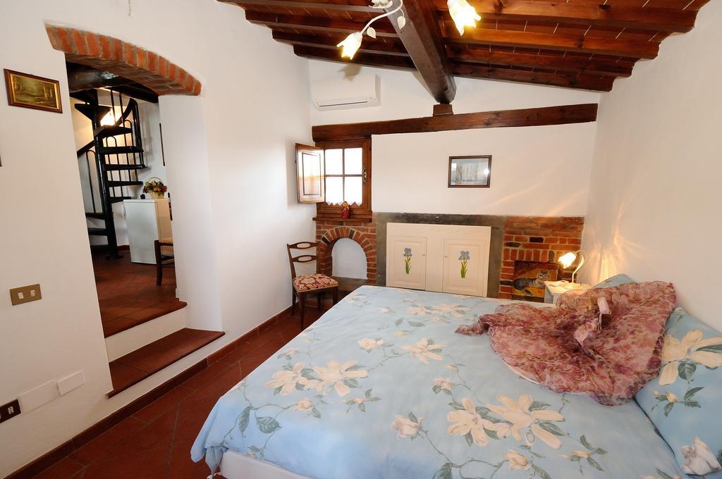 Castelfranco di Sopra Agriturismo Villa Iris חדר תמונה
